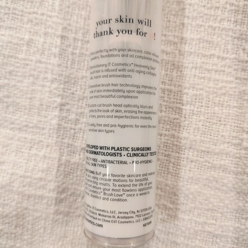 IT Cosmetics CC+ Skin Perfecting Brush 702 NEW